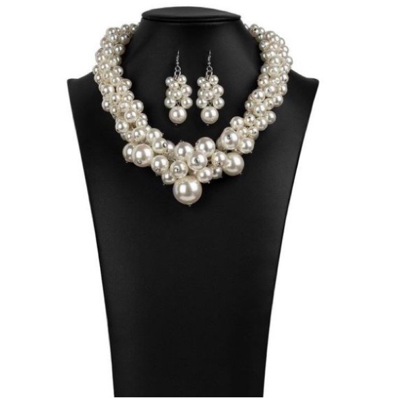 paparazzi Jewelry - NWT - Paparazzi - Regal Necklace - Zi Collection - White Pearls